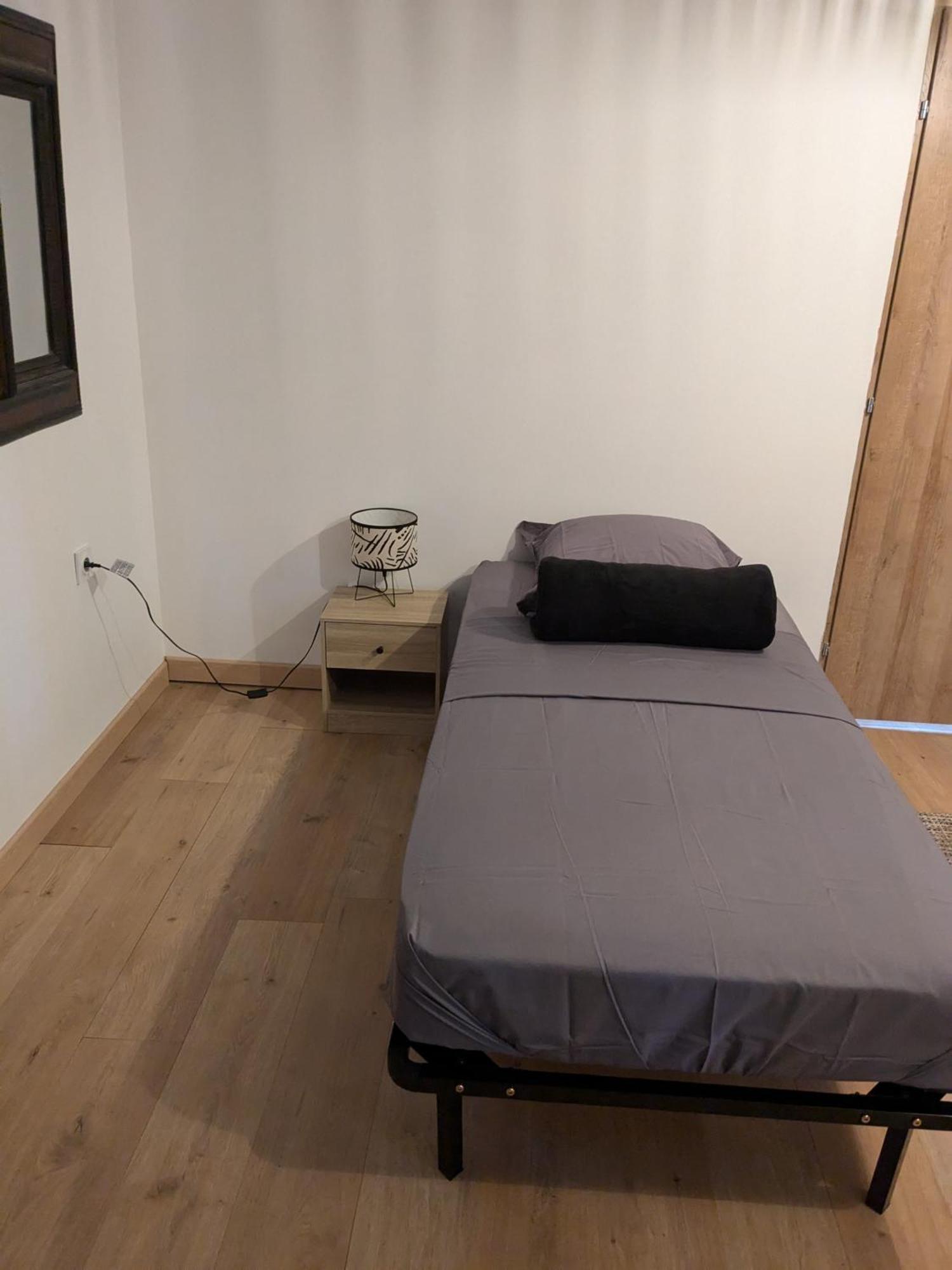 Chez Cornelia Bed & Breakfast Естан Екстериор снимка
