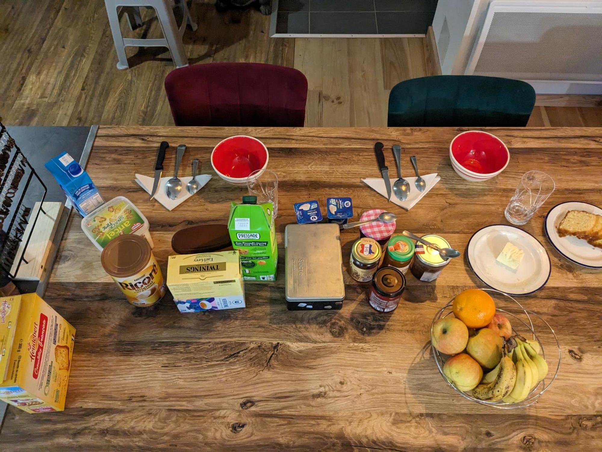 Chez Cornelia Bed & Breakfast Естан Екстериор снимка